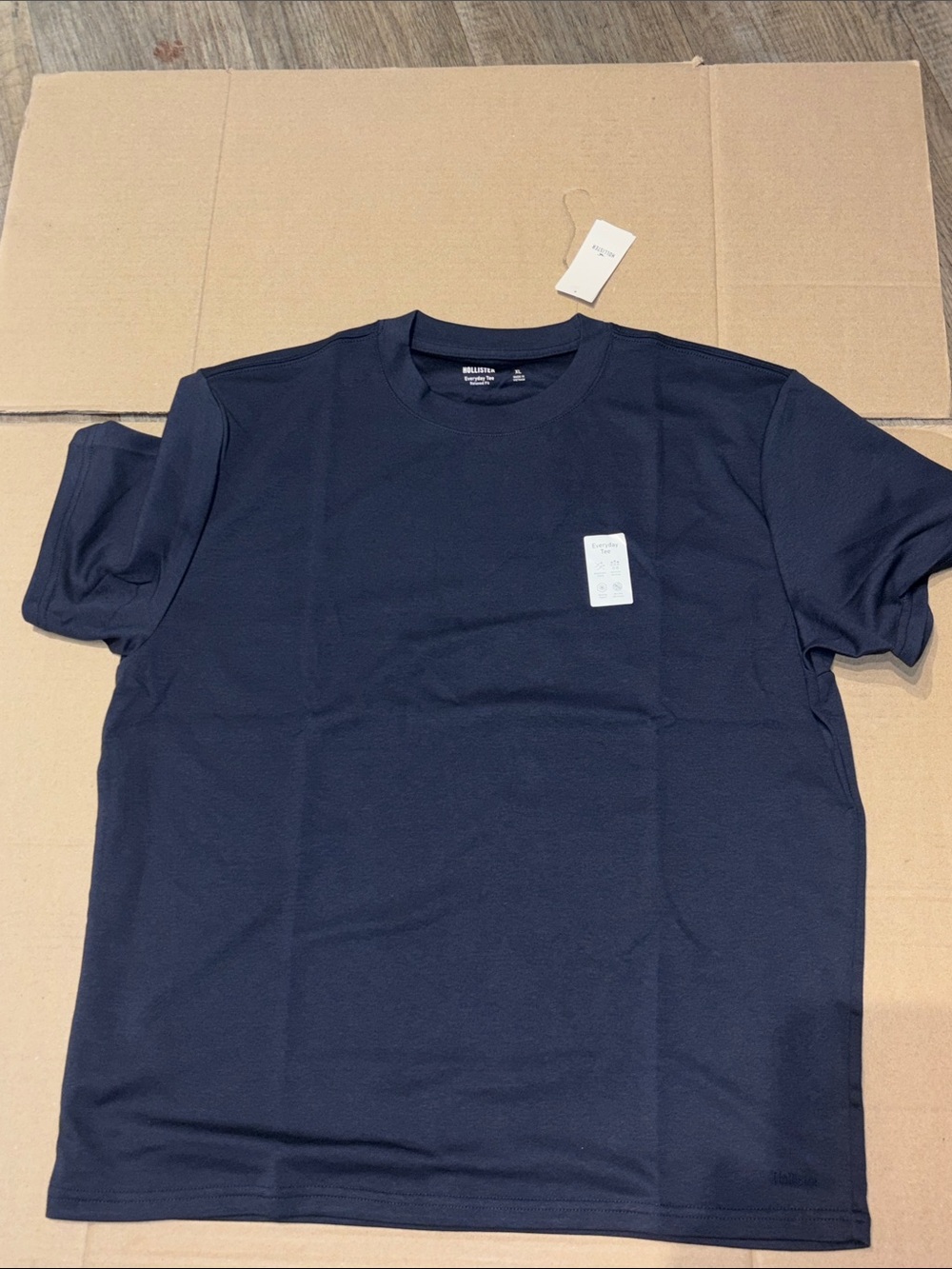 Hollister Men's Navy Crewneck Short-Sleeve Shirt